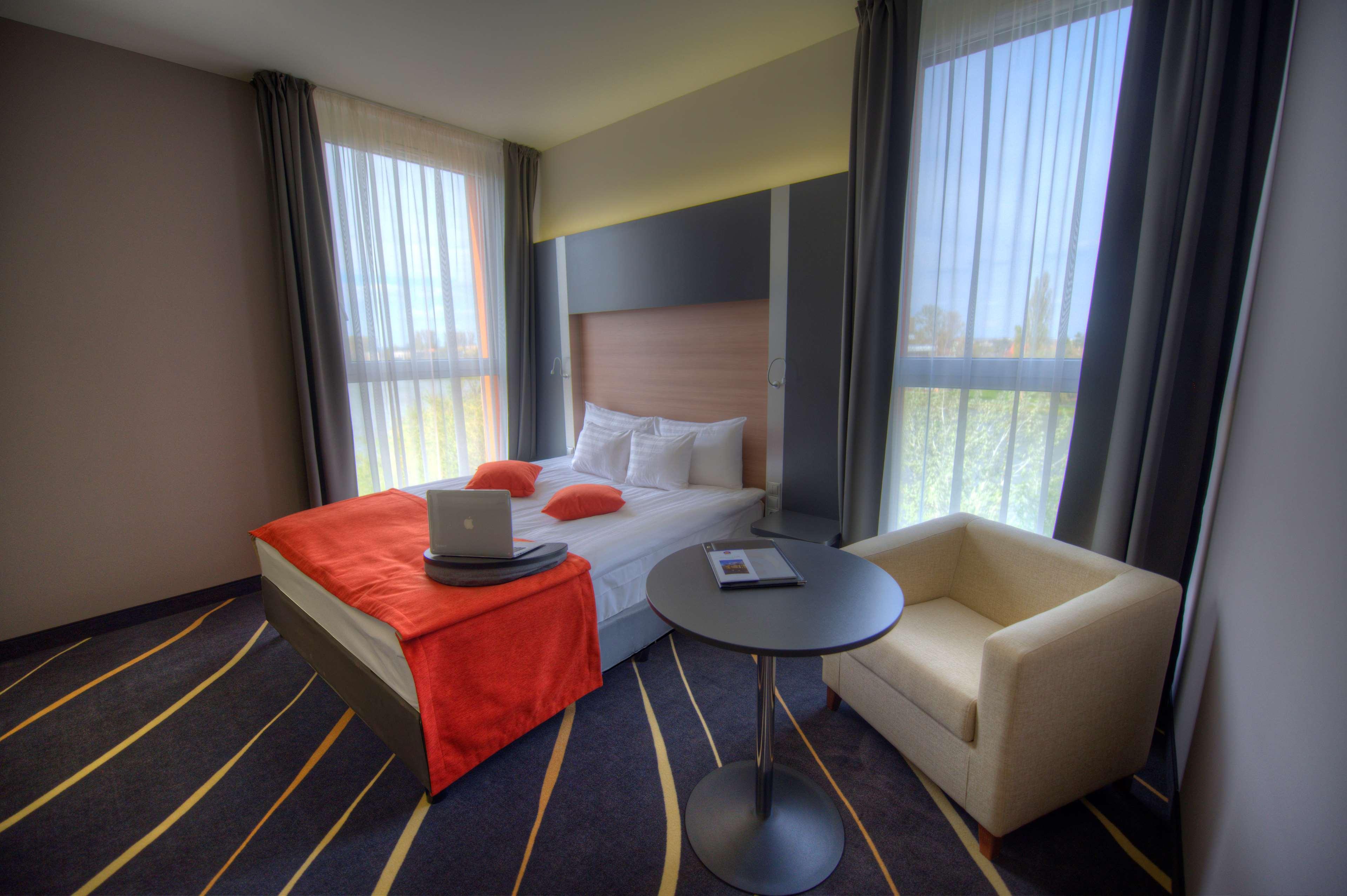 Best Western Plus Lakeside Hotel Alba Regalǎ Exterior foto