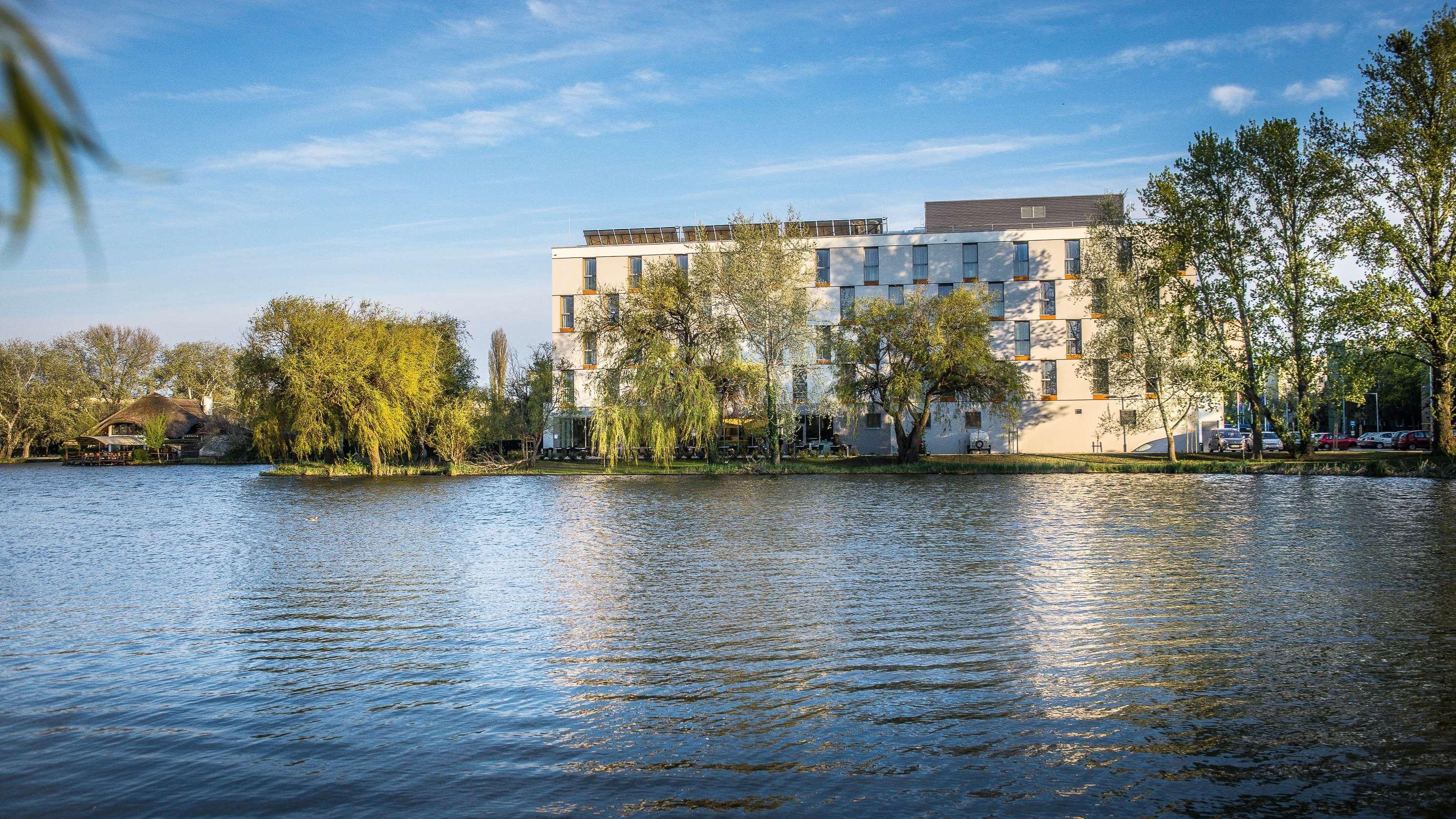 Best Western Plus Lakeside Hotel Alba Regalǎ Exterior foto