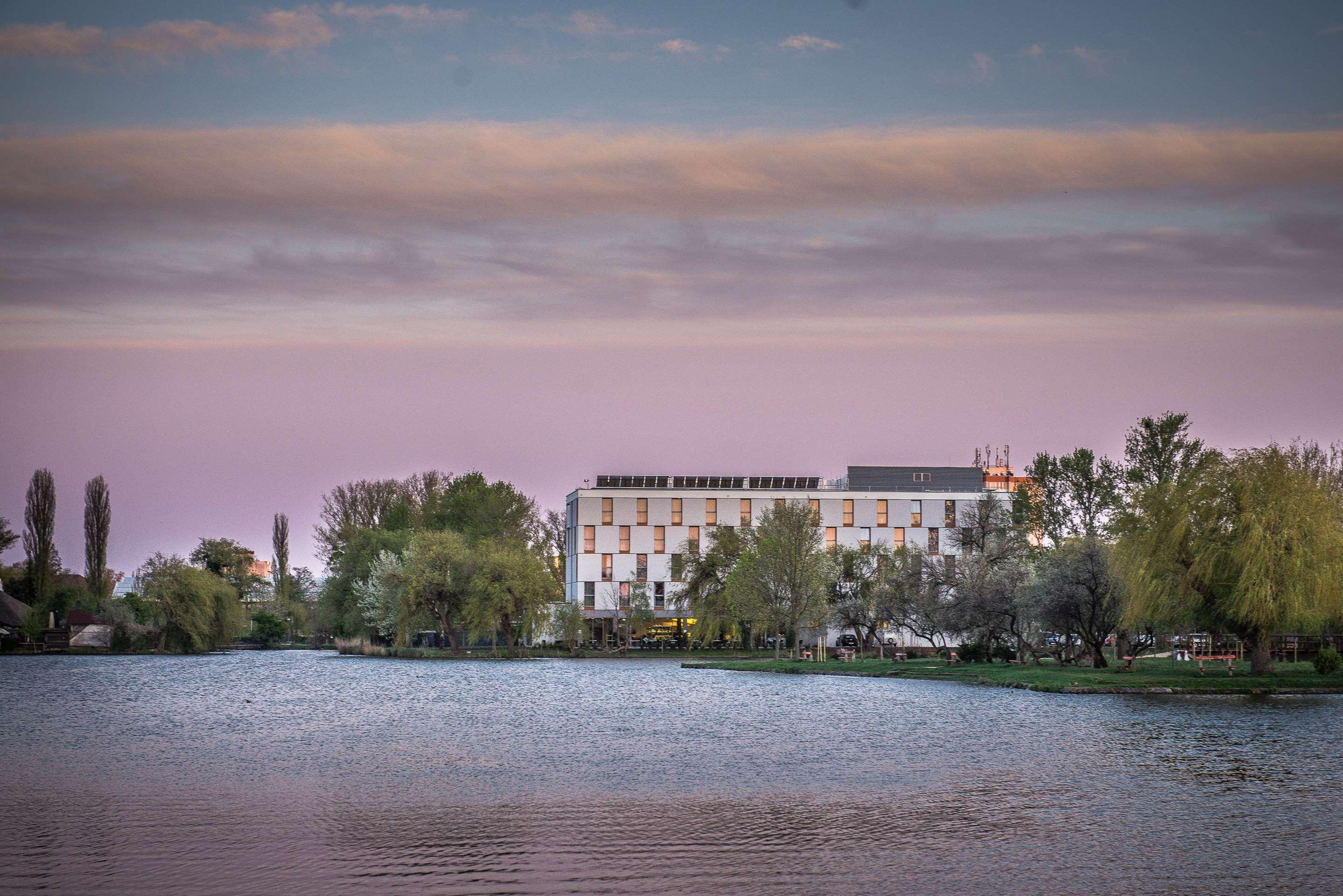 Best Western Plus Lakeside Hotel Alba Regalǎ Exterior foto