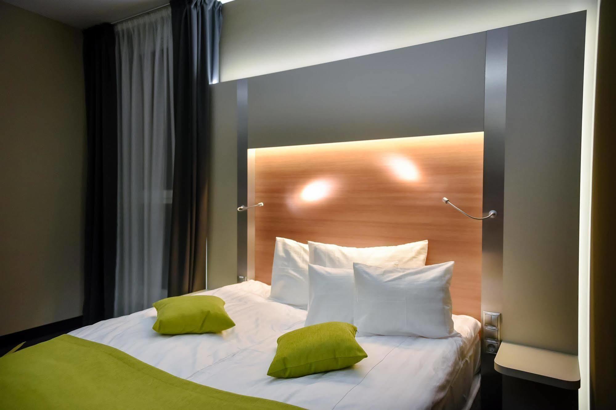 Best Western Plus Lakeside Hotel Alba Regalǎ Exterior foto