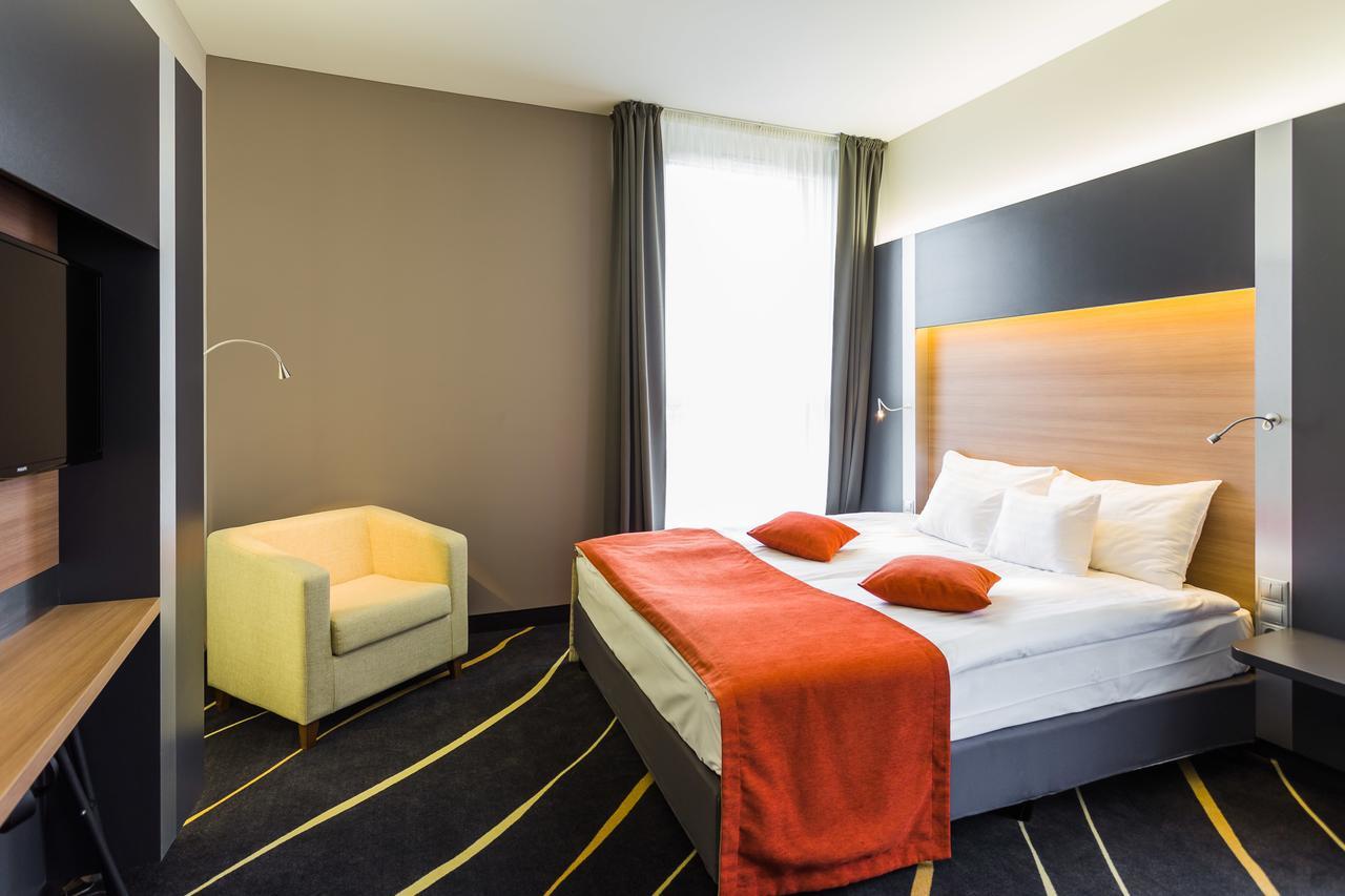 Best Western Plus Lakeside Hotel Alba Regalǎ Exterior foto