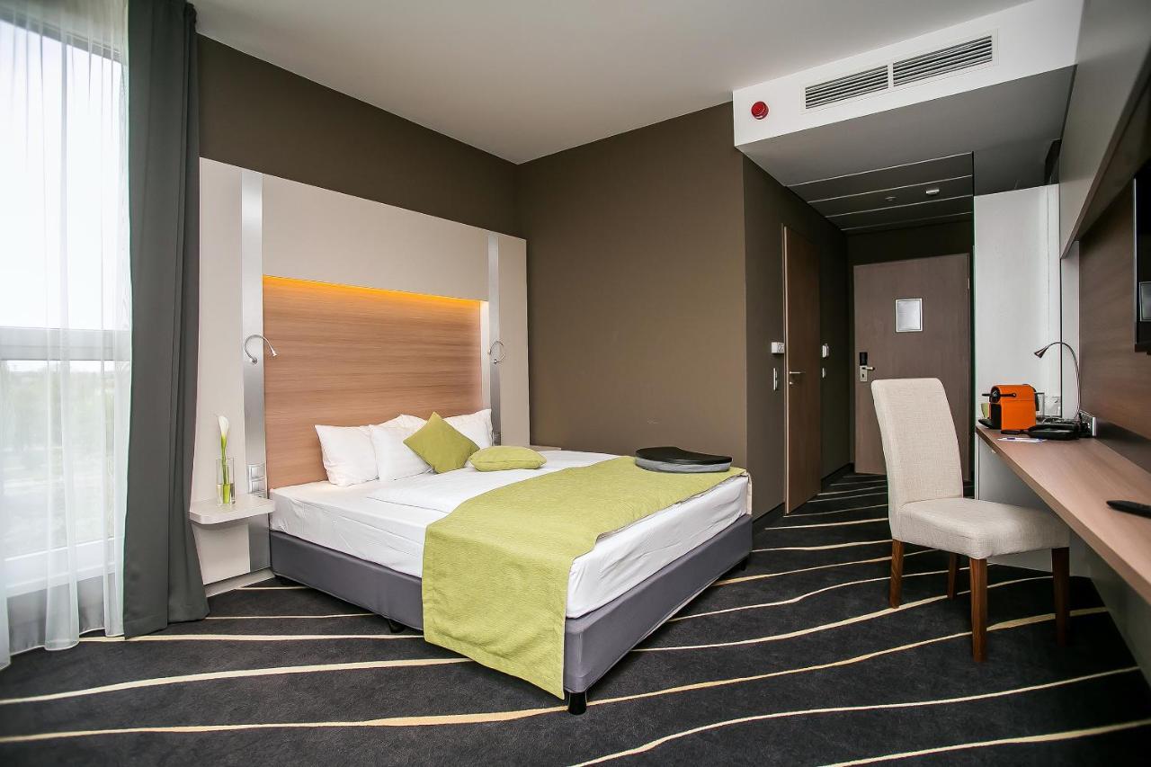 Best Western Plus Lakeside Hotel Alba Regalǎ Exterior foto